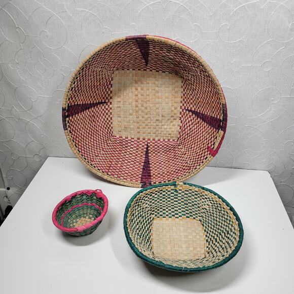 Vintage Handmade Malian Woven Wall Baskets 5" -15" Pink Green Wall Decor - Picture 15 of 16